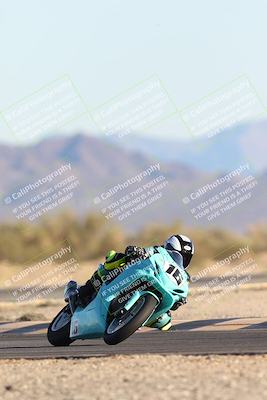 media/Dec-07-2025-CVMA (Sun) [[3e7d2de5dc]]/Race 16-Formula Middleweight/